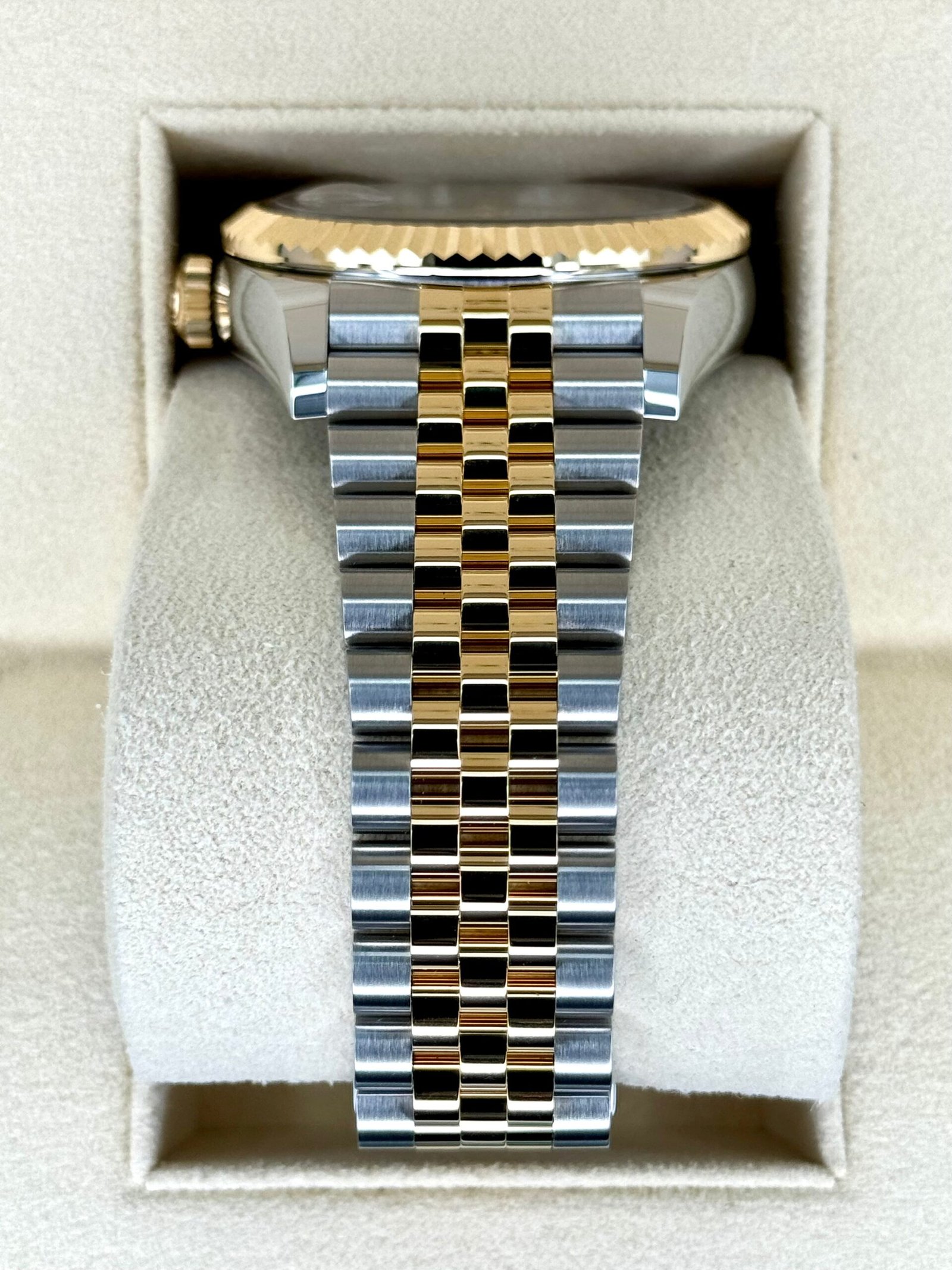 Rolex Sky-Dweller Oyster, 42 mm, Oystersteel and yellow gold Reference 336933-0006 - Image 5